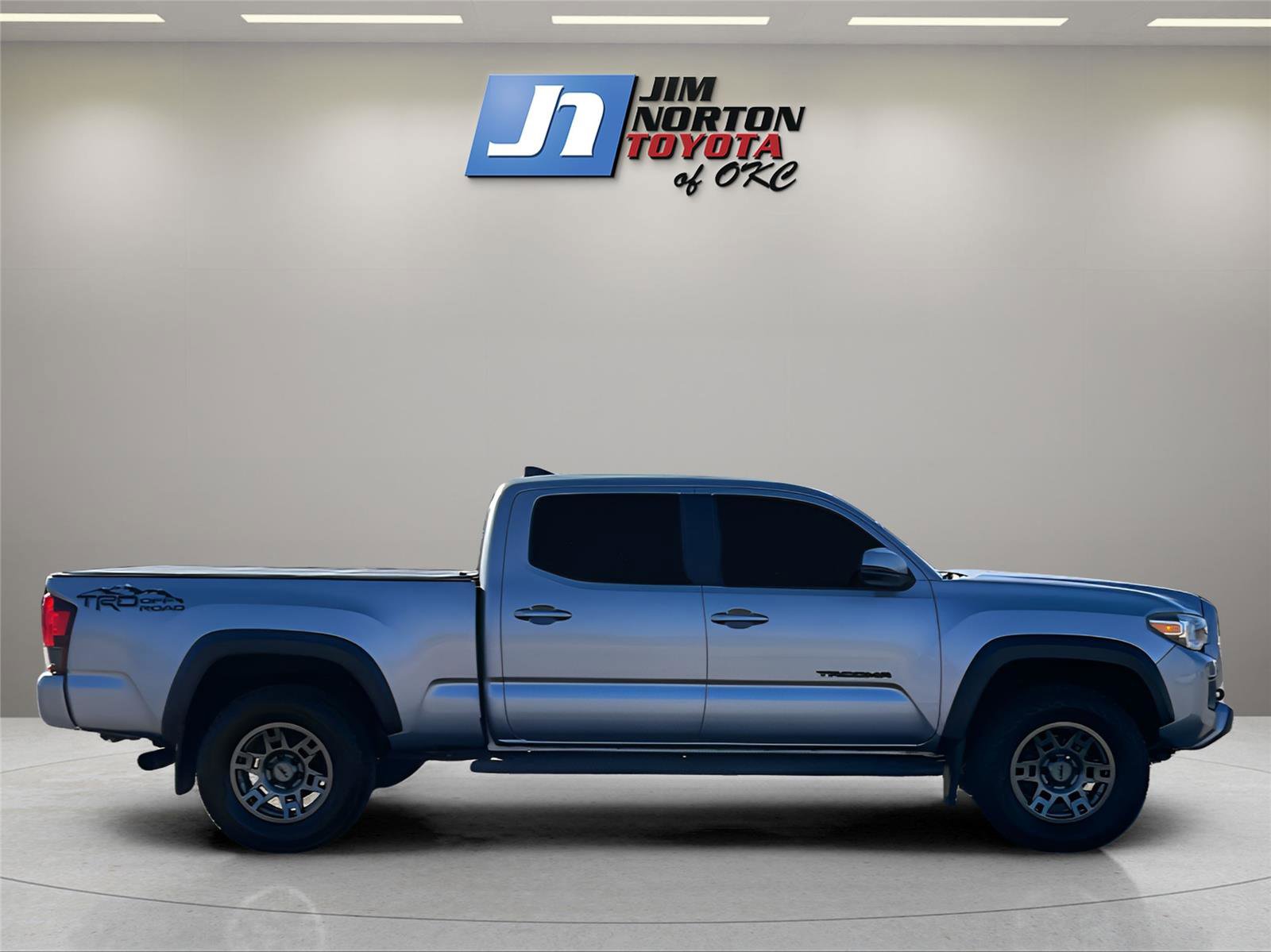 Used 2018 Toyota Tacoma TRD Off-Road image 4