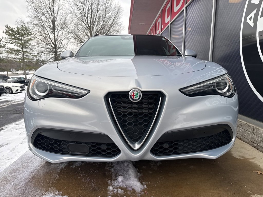Used 2023 Alfa Romeo Stelvio Ti image 8