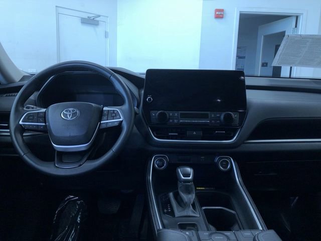 Used 2025 Toyota Grand Highlander AWD image 20