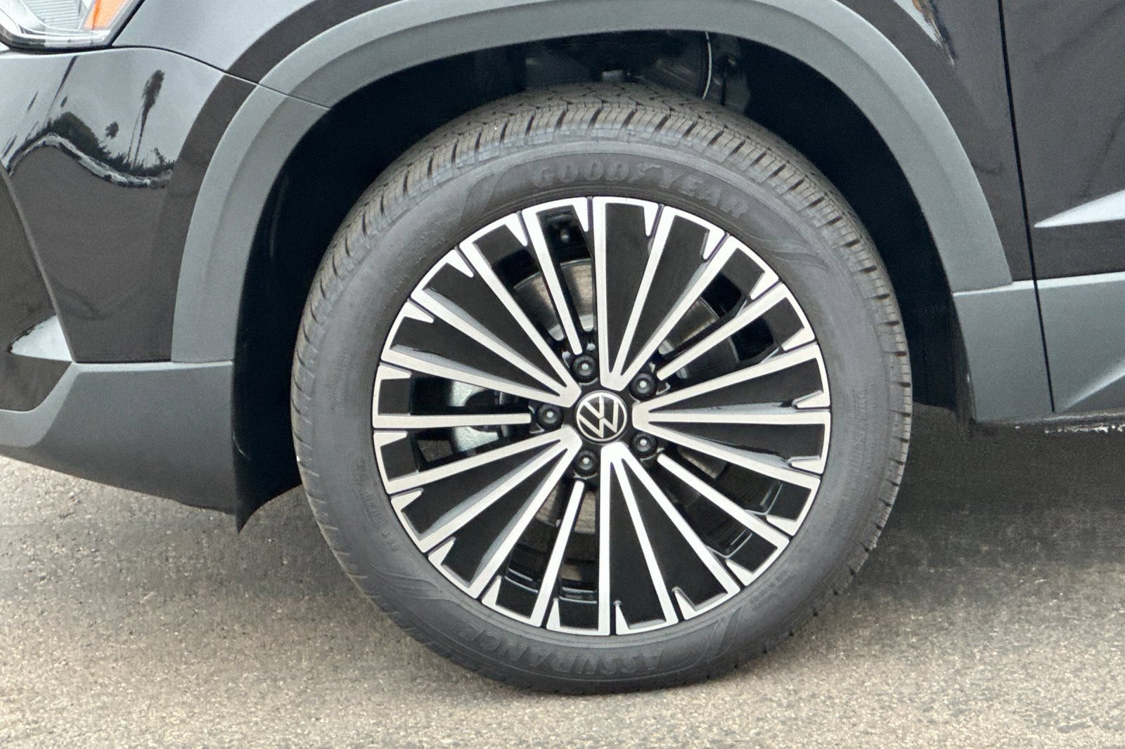 New 2026 Volkswagen Taos SE FWD image 25