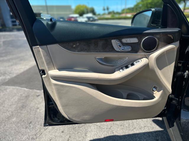 Used 2018 Mercedes-Benz GLC 300 w/ Premium Package image 16