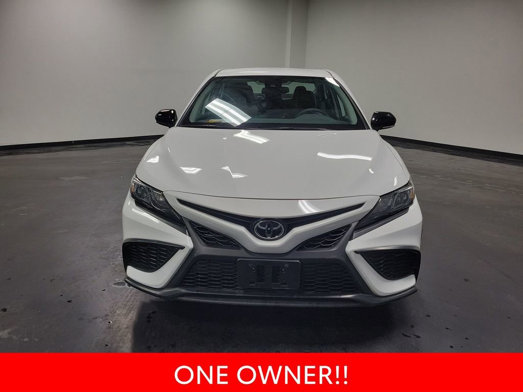 Used 2023 Toyota Camry SE image 3