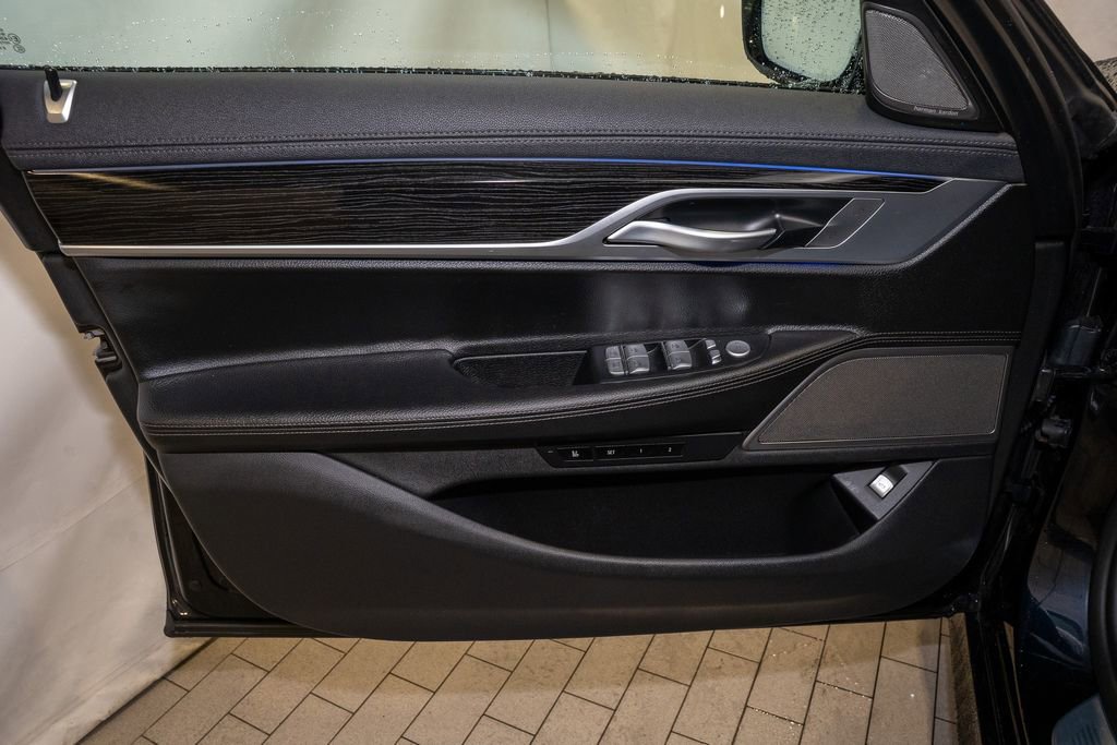 Used 2019 BMW 740i w/ M Sport Package image 13