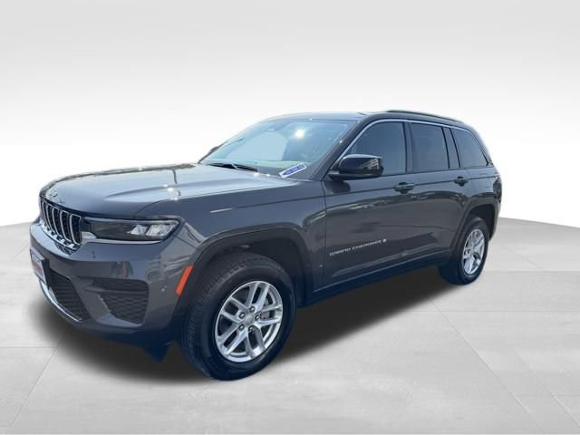 Used 2025 Jeep Grand Cherokee Laredo X w/ Luxury Tech Group I image 3