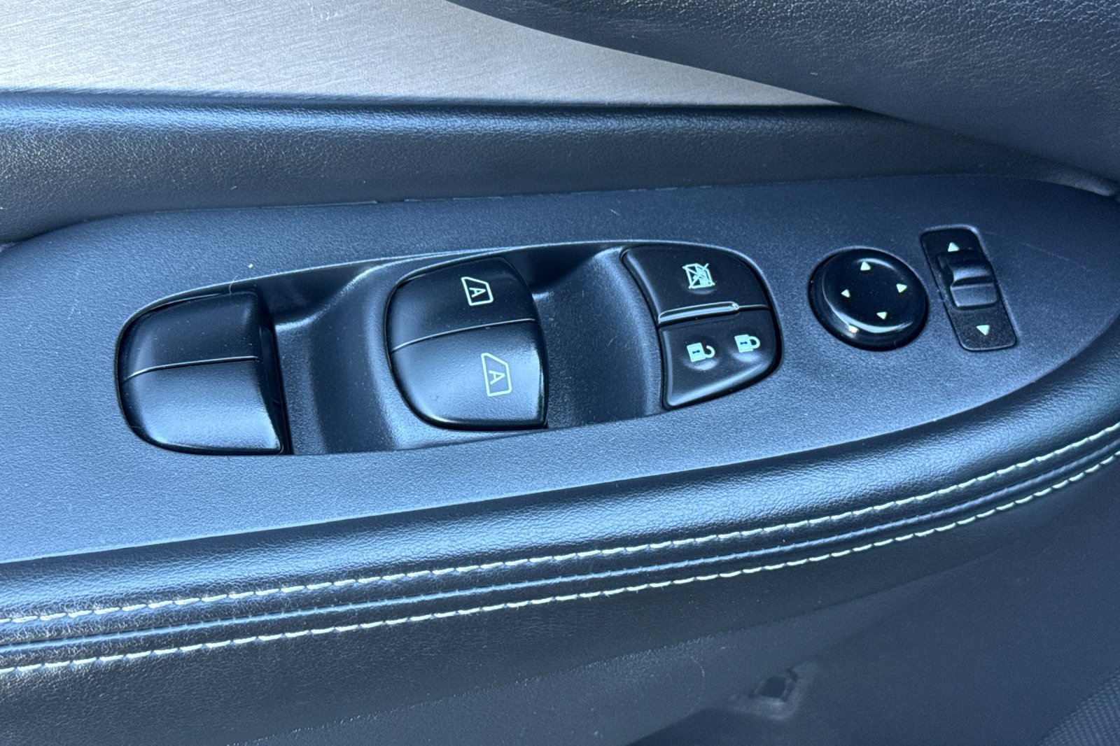 Used 2023 Nissan Murano S AWD/4WD image 11