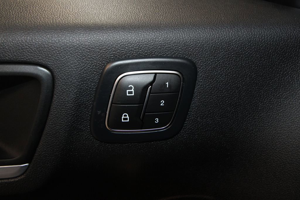Used 2025 Ford Escape Platinum w/ Premium Technology Package AWD/4WD image 9