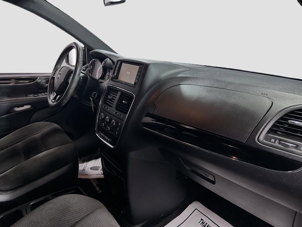 Used 2017 Dodge Grand Caravan SE image 27