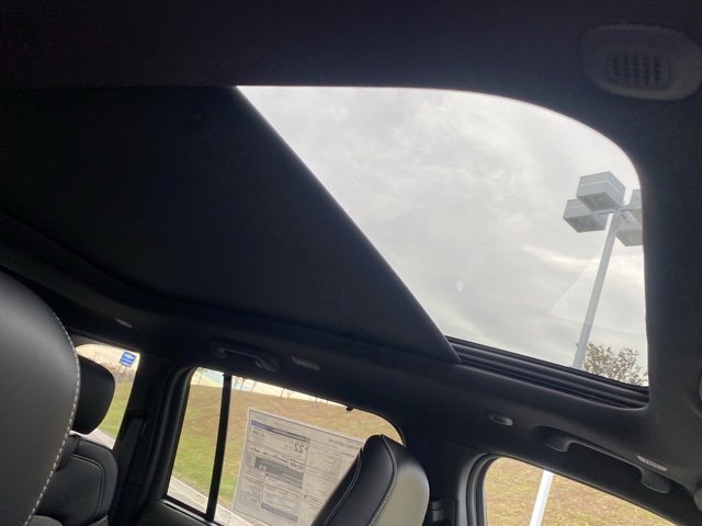 New 2025 Jeep Grand Cherokee Limited w/ Luxury Tech Group II image 33