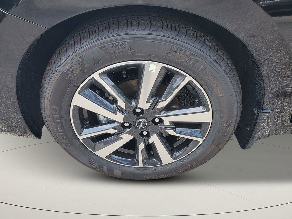 New 2025 Nissan Versa SV w/ Trunk Package FWD image 12