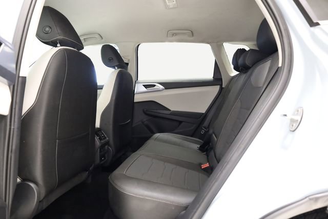 Used 2025 Volkswagen Taos SE image 28