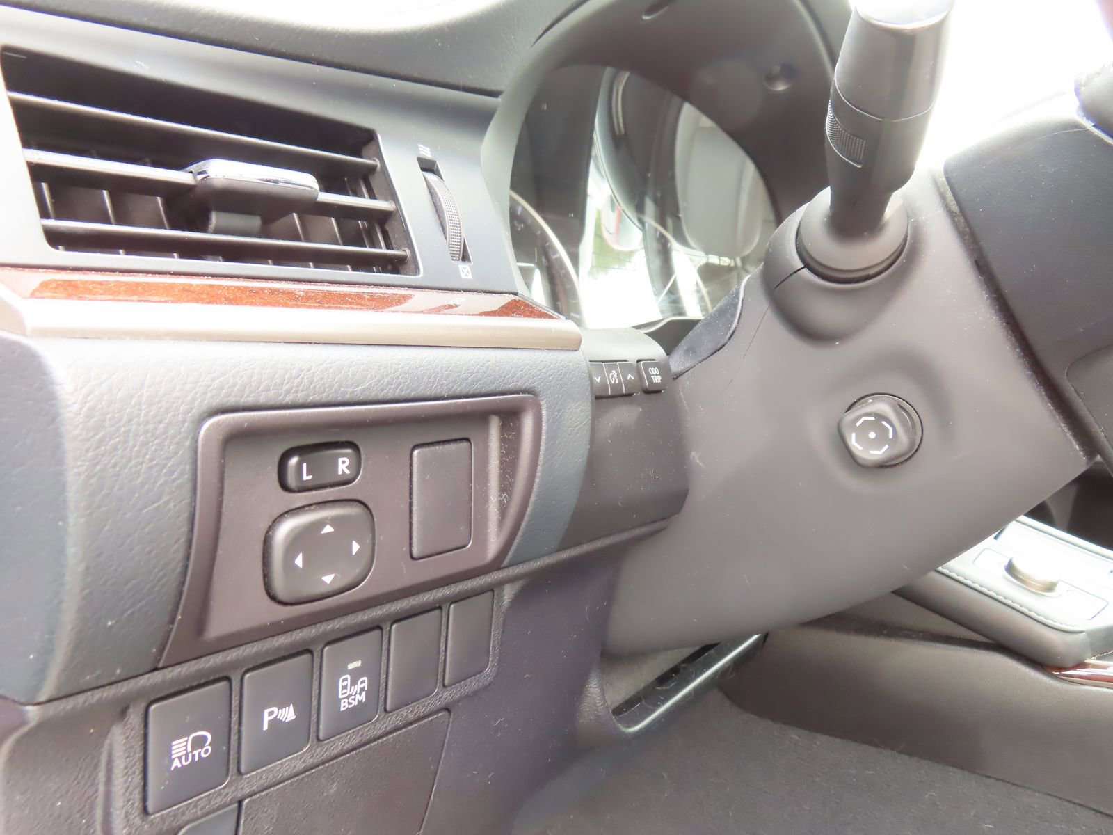 Used 2017 Lexus ES 350 w/ Luxury Package image 14