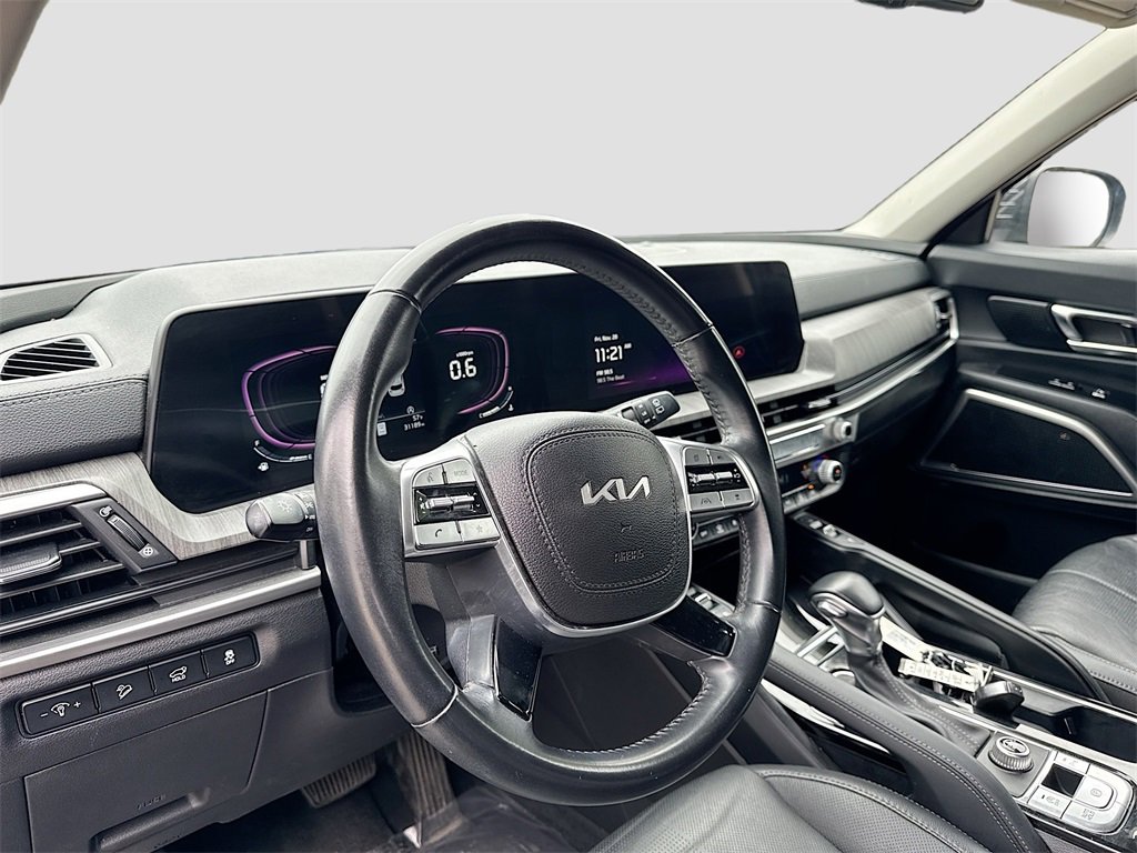 Used 2023 Kia Telluride EX w/ EX Captain's Chair Package image 9