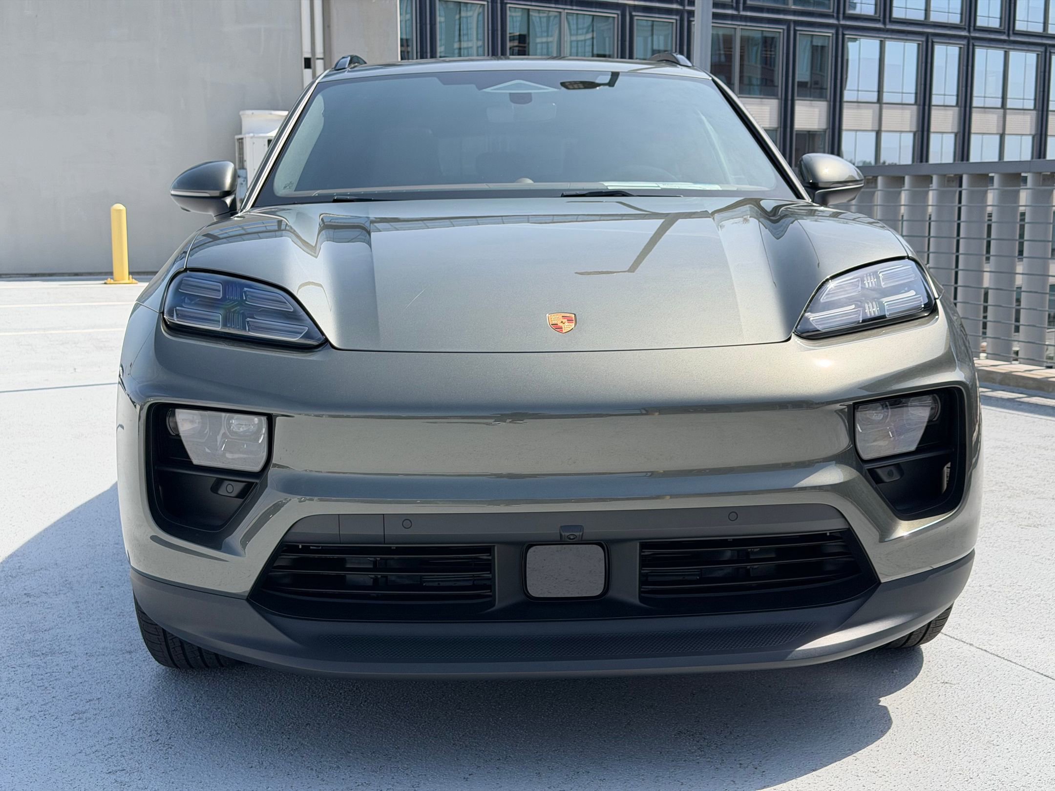 New 2026 Porsche Macan 4 Electric AWD/4WD image 10