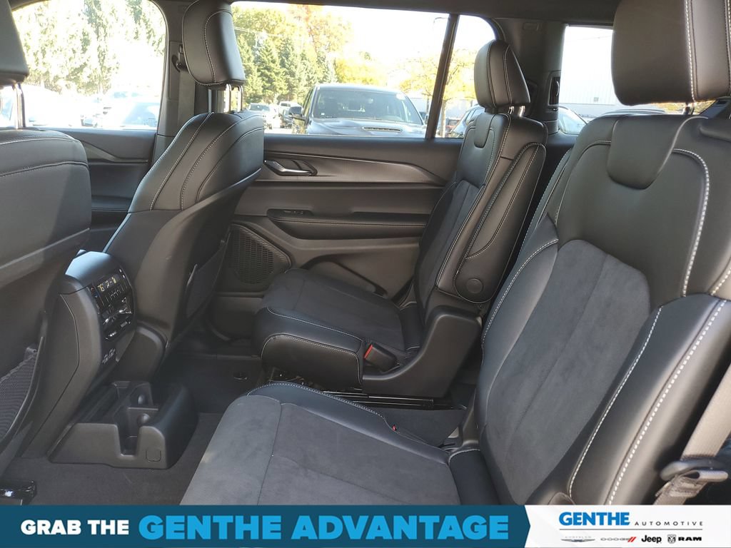 Used 2024 Jeep Grand Cherokee L Altitude AWD/4WD image 23