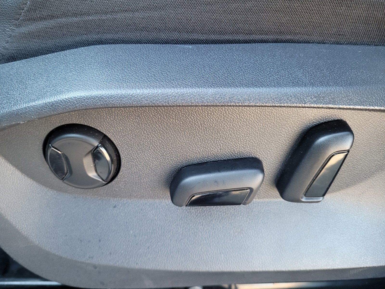 Used 2022 Volkswagen Tiguan SE R-Line image 21