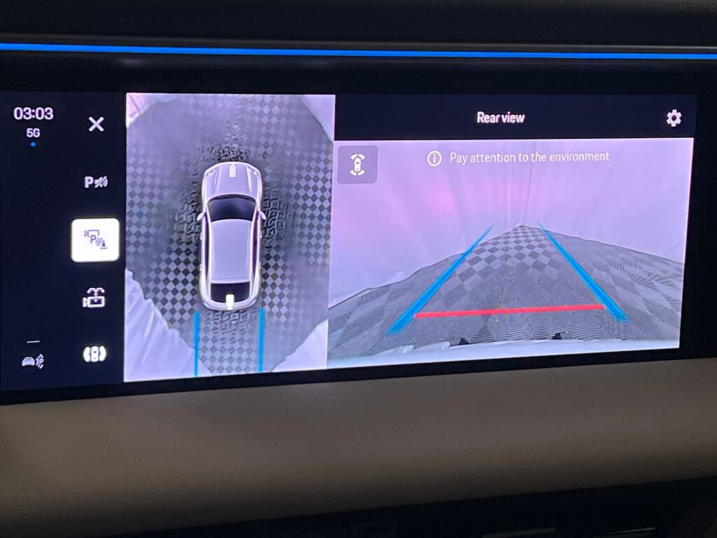 Certified 2025 Porsche Macan Electric image 44