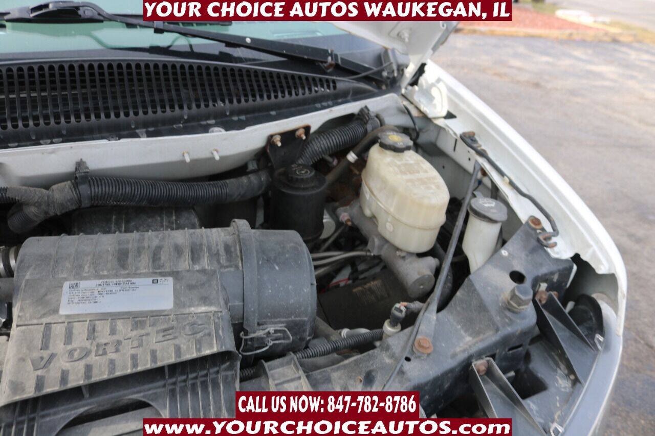 Used 2017 GMC Savana 2500 RWD image 16