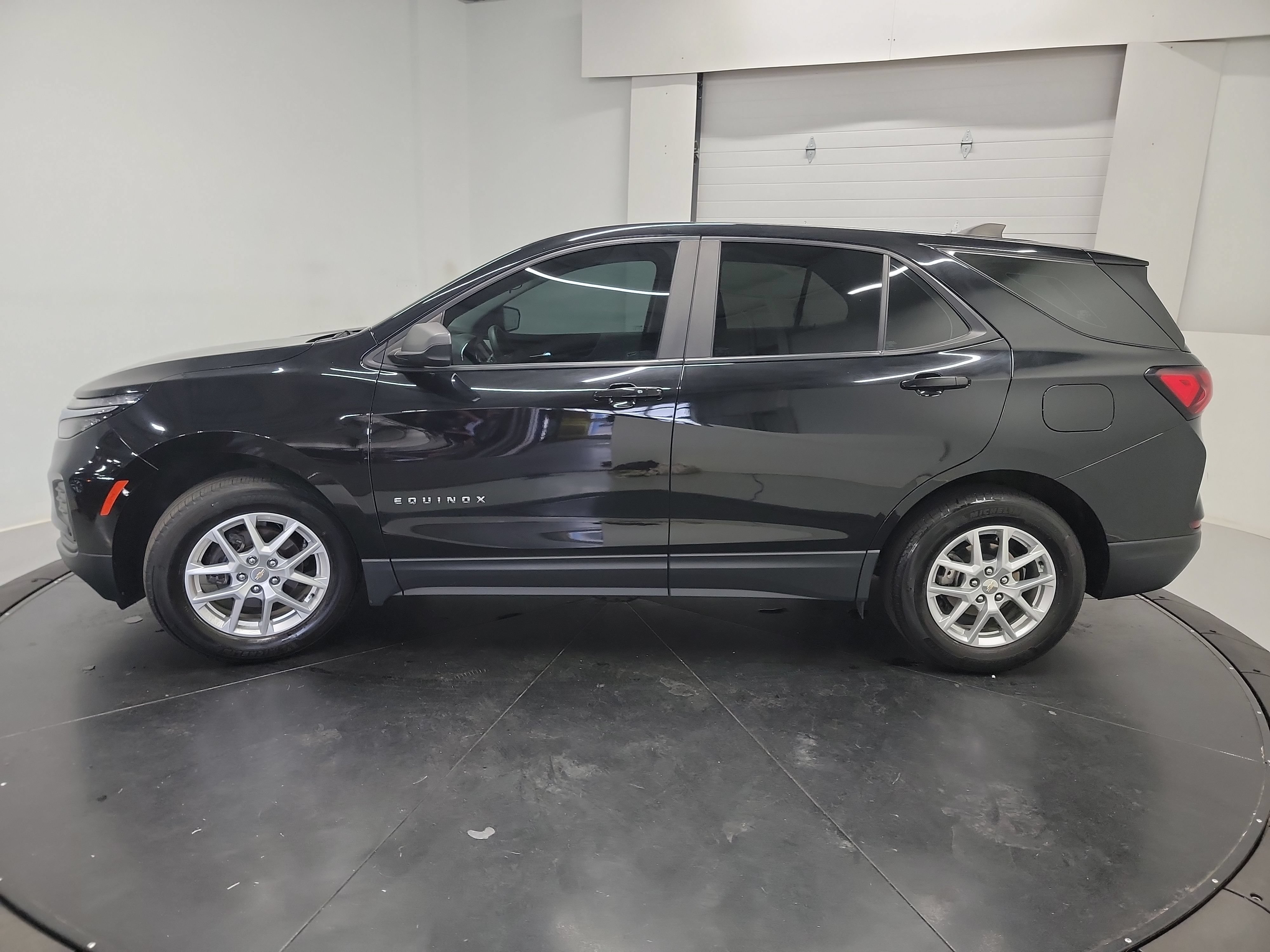Used 2024 Chevrolet Equinox LS FWD image 4