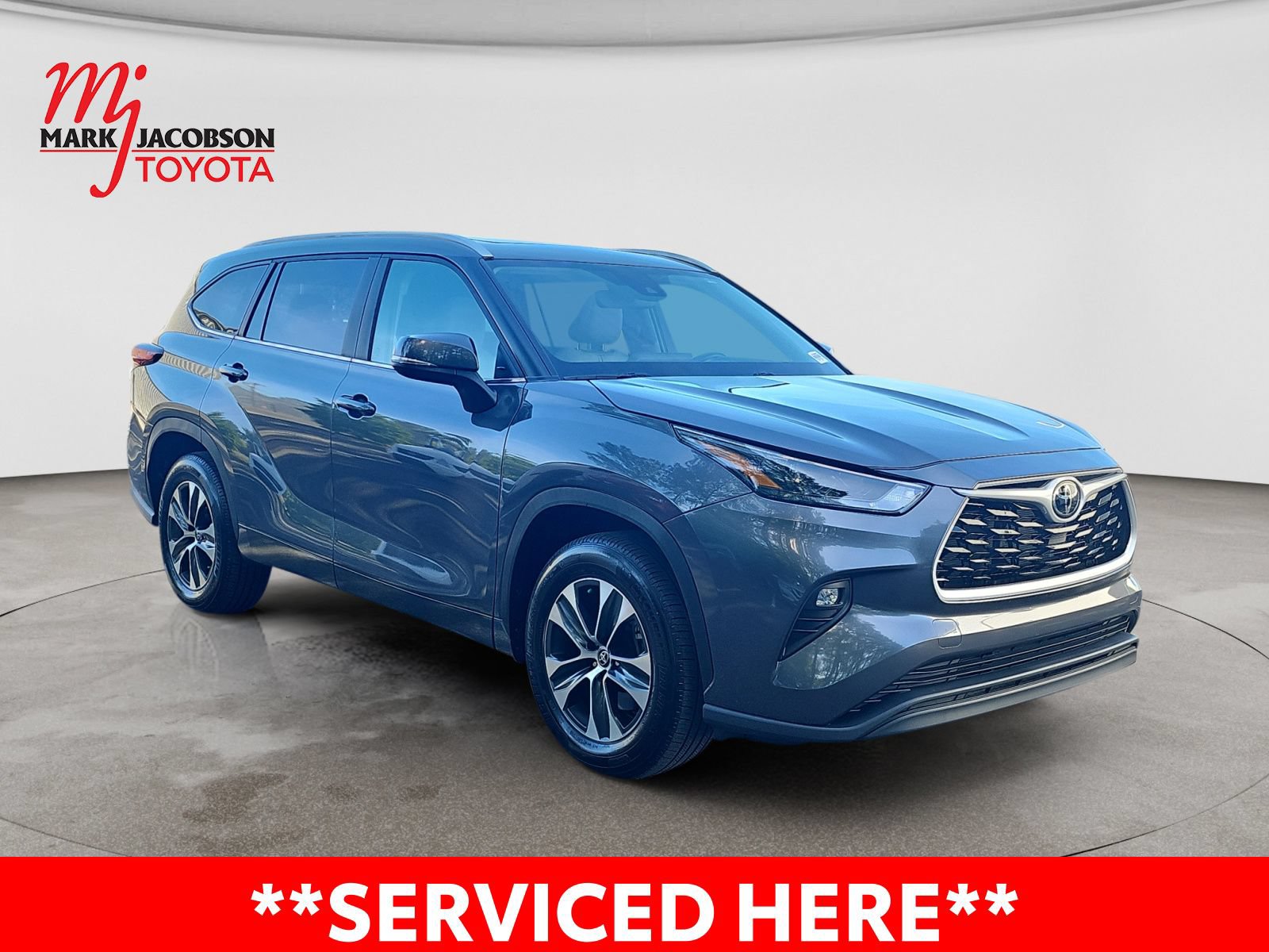 Used 2025 Toyota Highlander XLE FWD image 5