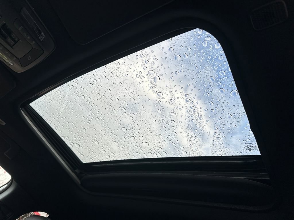 Used 2025 Toyota Sienna XSE w/ XSE Plus Package image 25