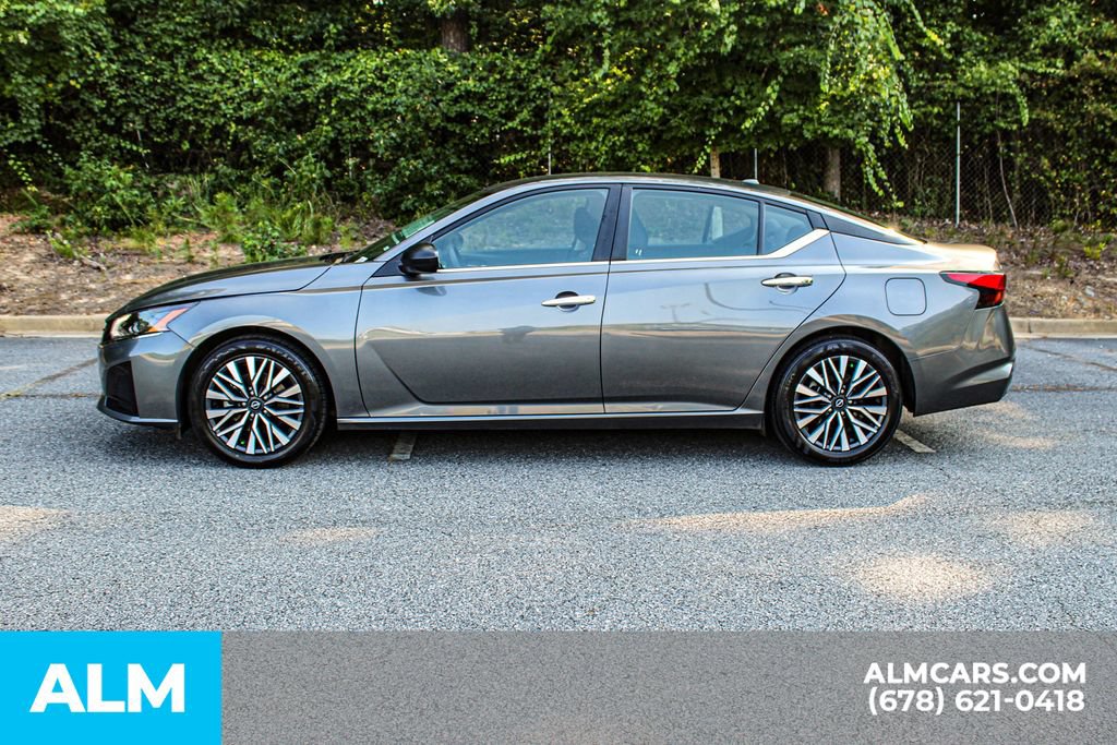 Used 2025 Nissan Altima 2.5 SV FWD image 6
