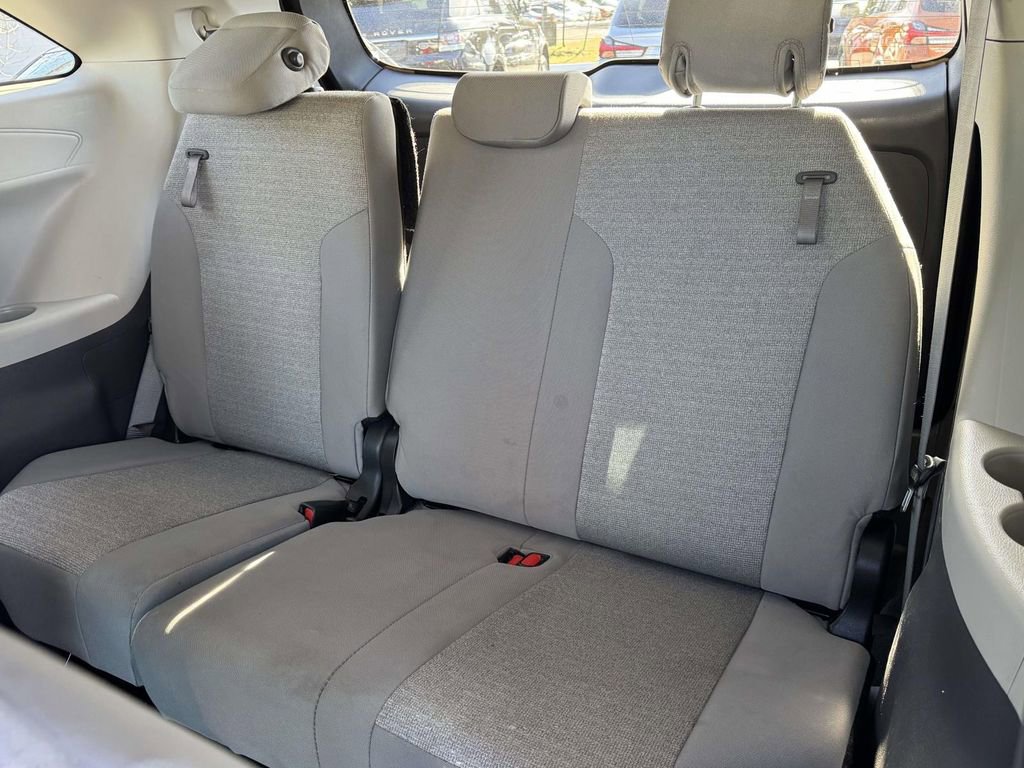 Used 2024 Toyota Sienna LE image 16