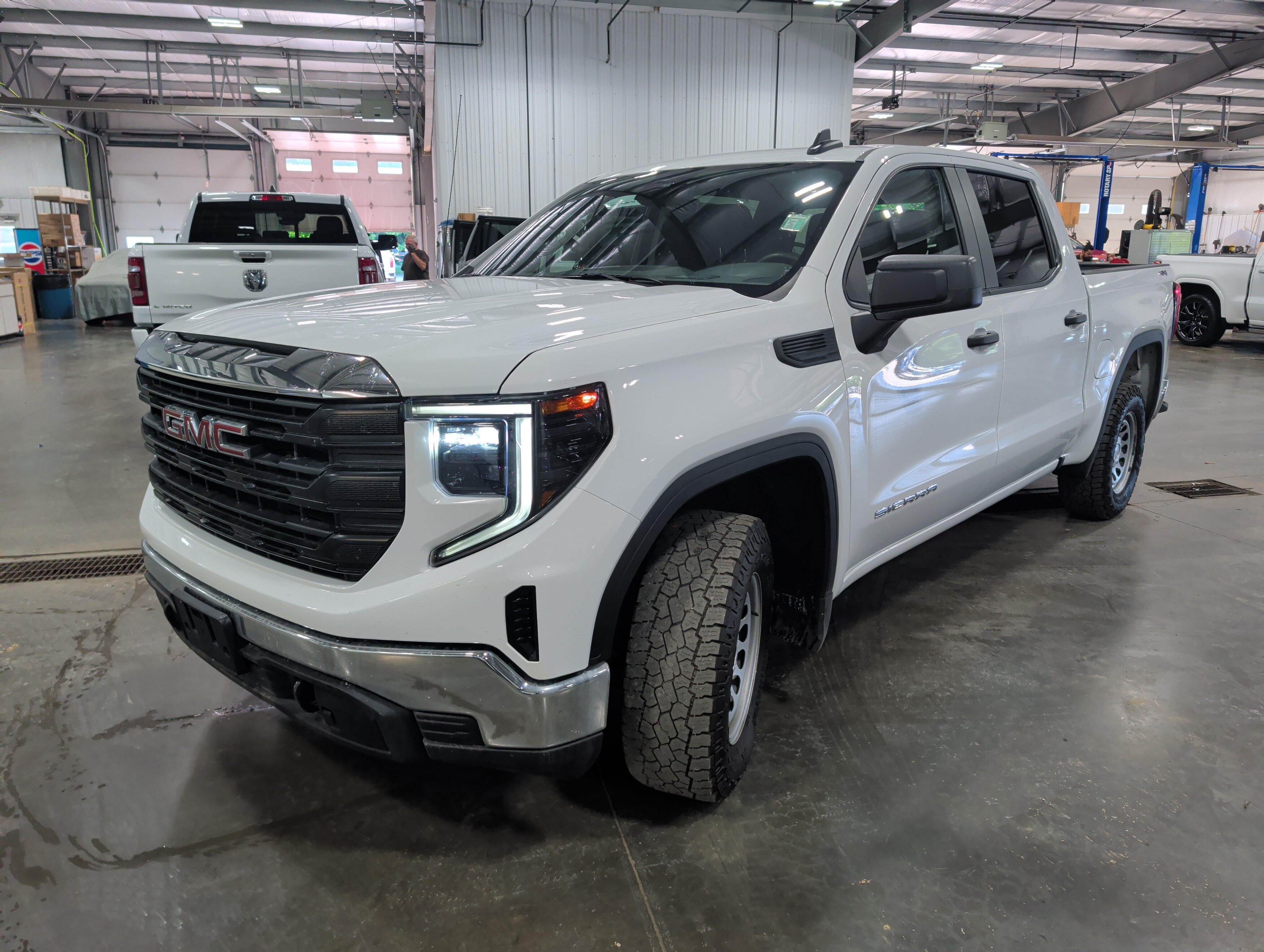 Used 2024 GMC Sierra 1500 Pro w/ Pro Value Package AWD/4WD image 6