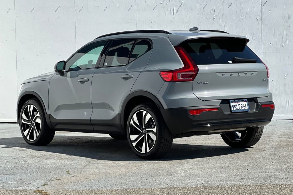 Used 2024 Volvo XC40 B5 Plus w/ Protection Package Premier image 5