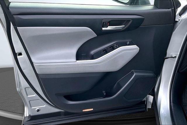 Used 2023 Toyota Highlander L image 22