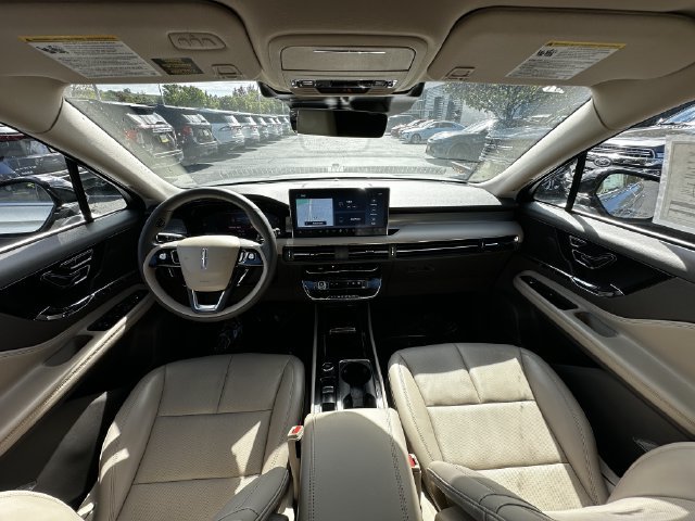 Certified 2023 Lincoln Corsair AWD w/ Equipment Group 101A image 3