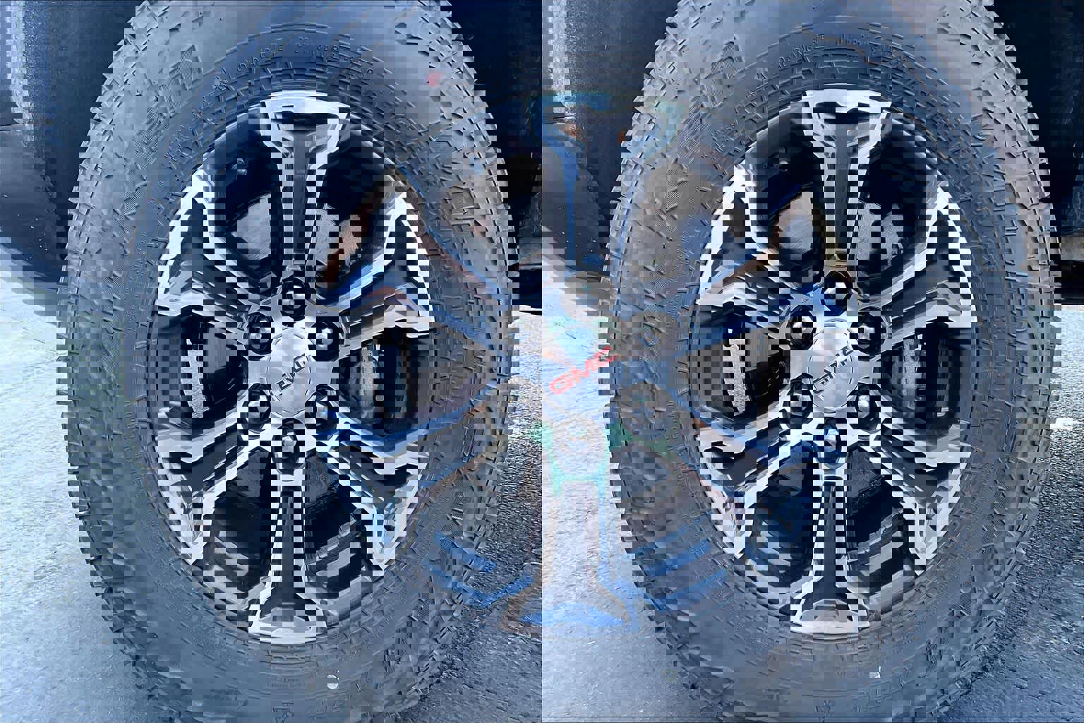 Used 2023 GMC Canyon AT4 w/ Technology Package image 11