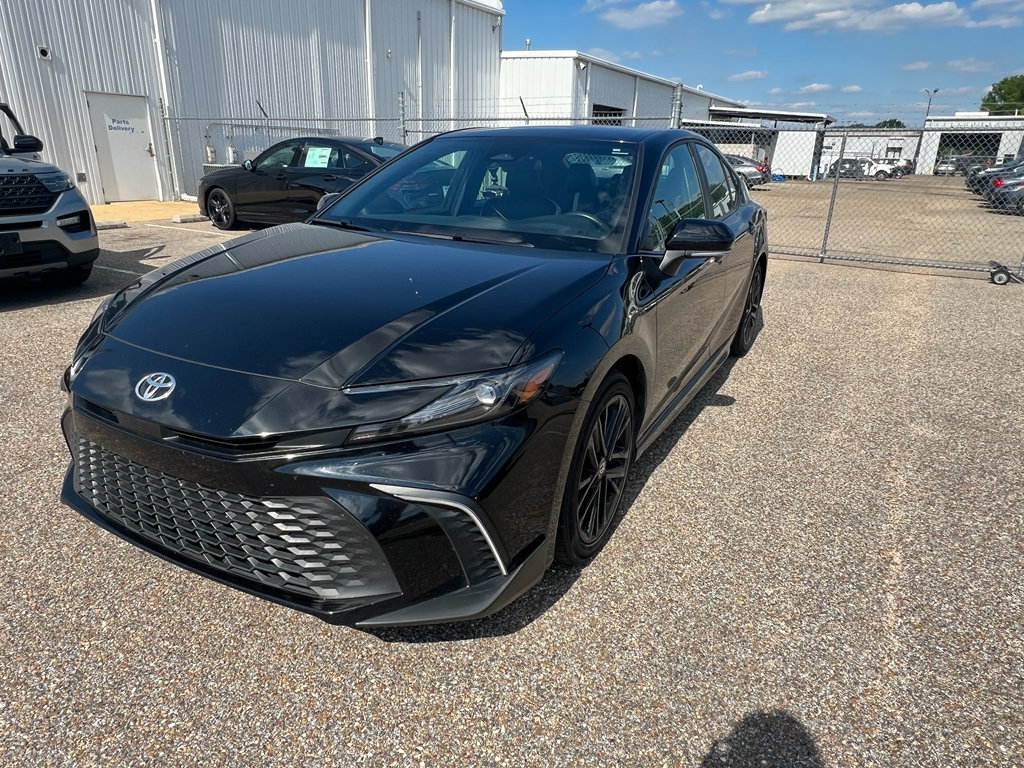 Used 2025 Toyota Camry SE FWD image 5