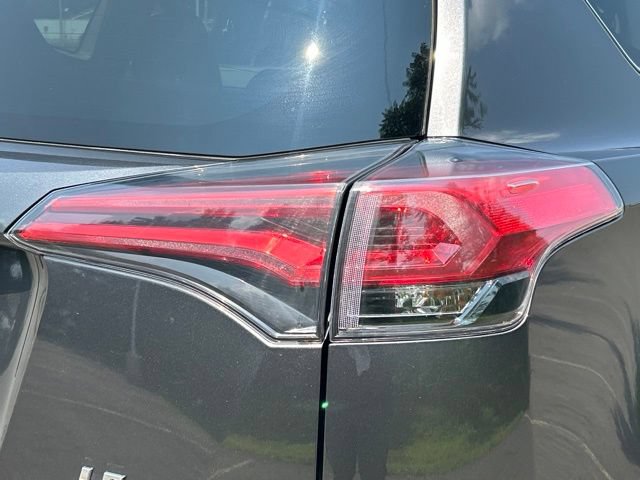 Used 2018 Toyota RAV4 LE w/ All Weather Liner Package AWD/4WD image 10