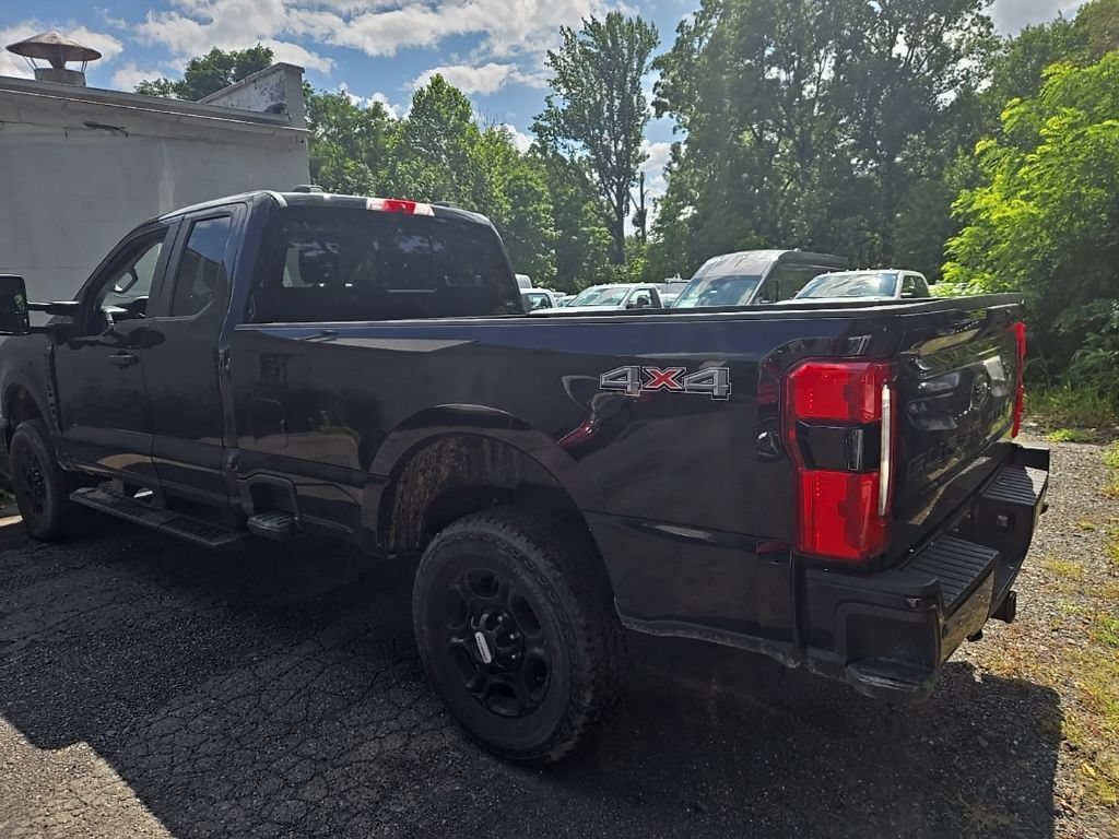 Used 2024 Ford F250 XL w/ STX Appearance Package AWD/4WD image 4
