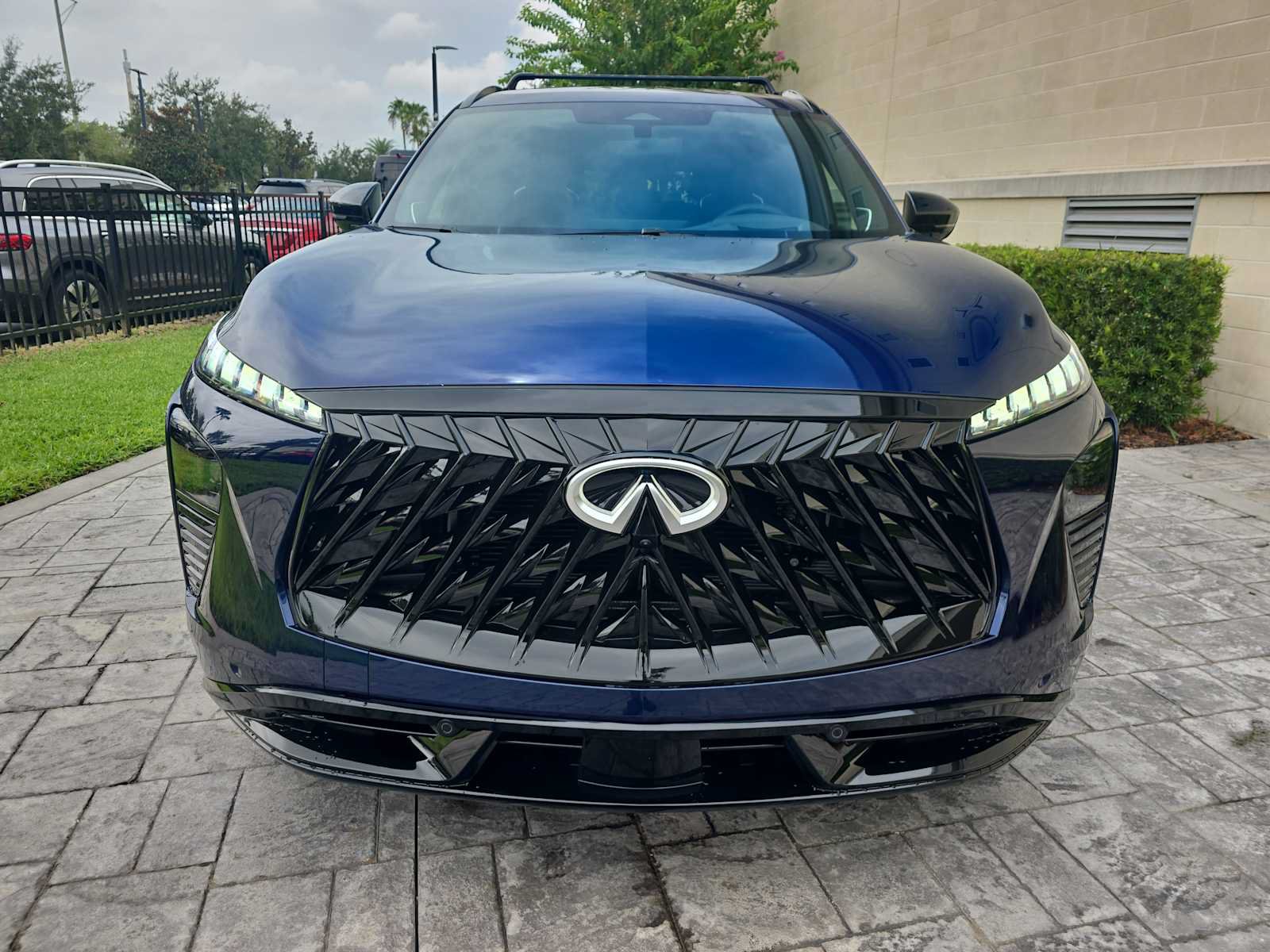 New 2027 INFINITI QX65 Autograph w/ Cargo Package AWD/4WD image 2