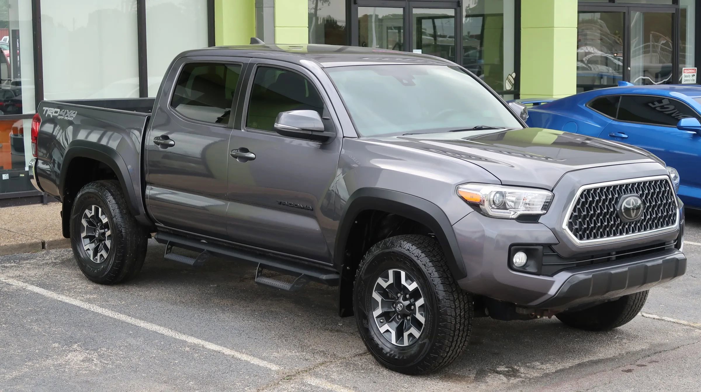 Used 2018 Toyota Tacoma TRD Off-Road AWD/4WD image 5