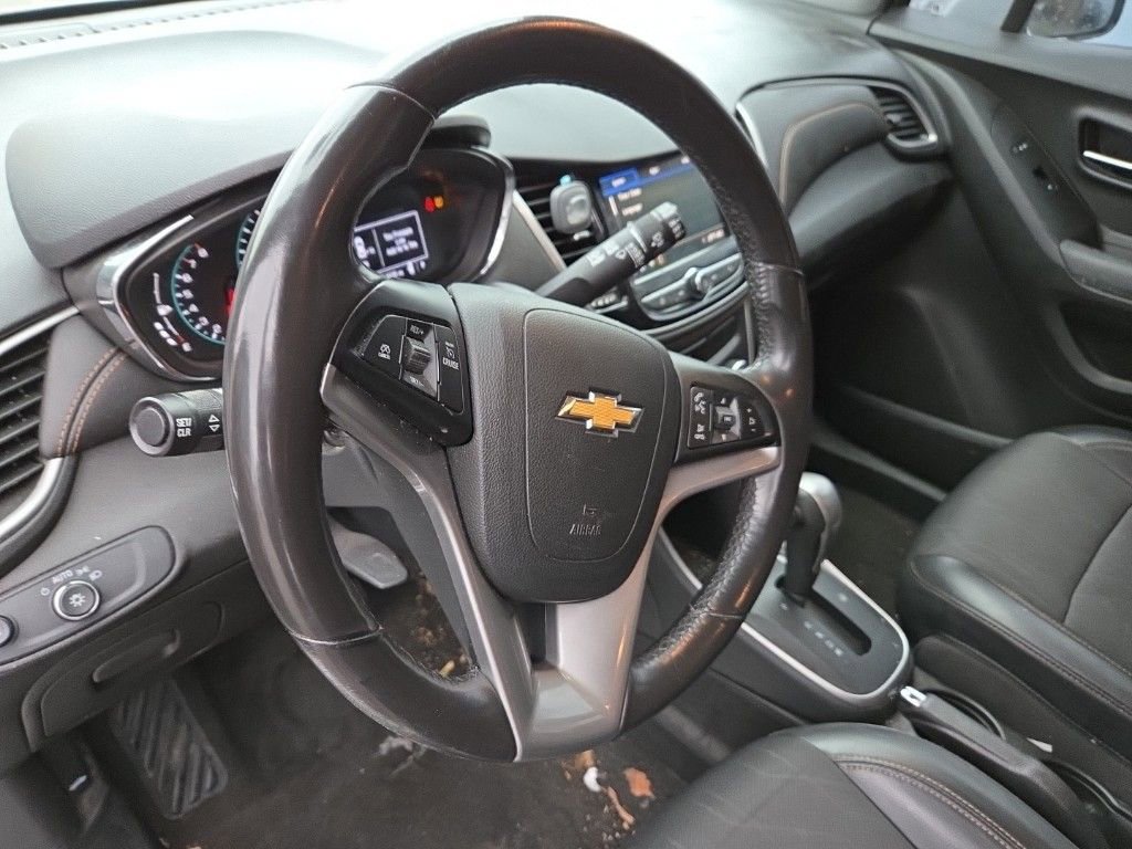 Used 2020 Chevrolet Trax LT w/ LT Convenience Package image 17