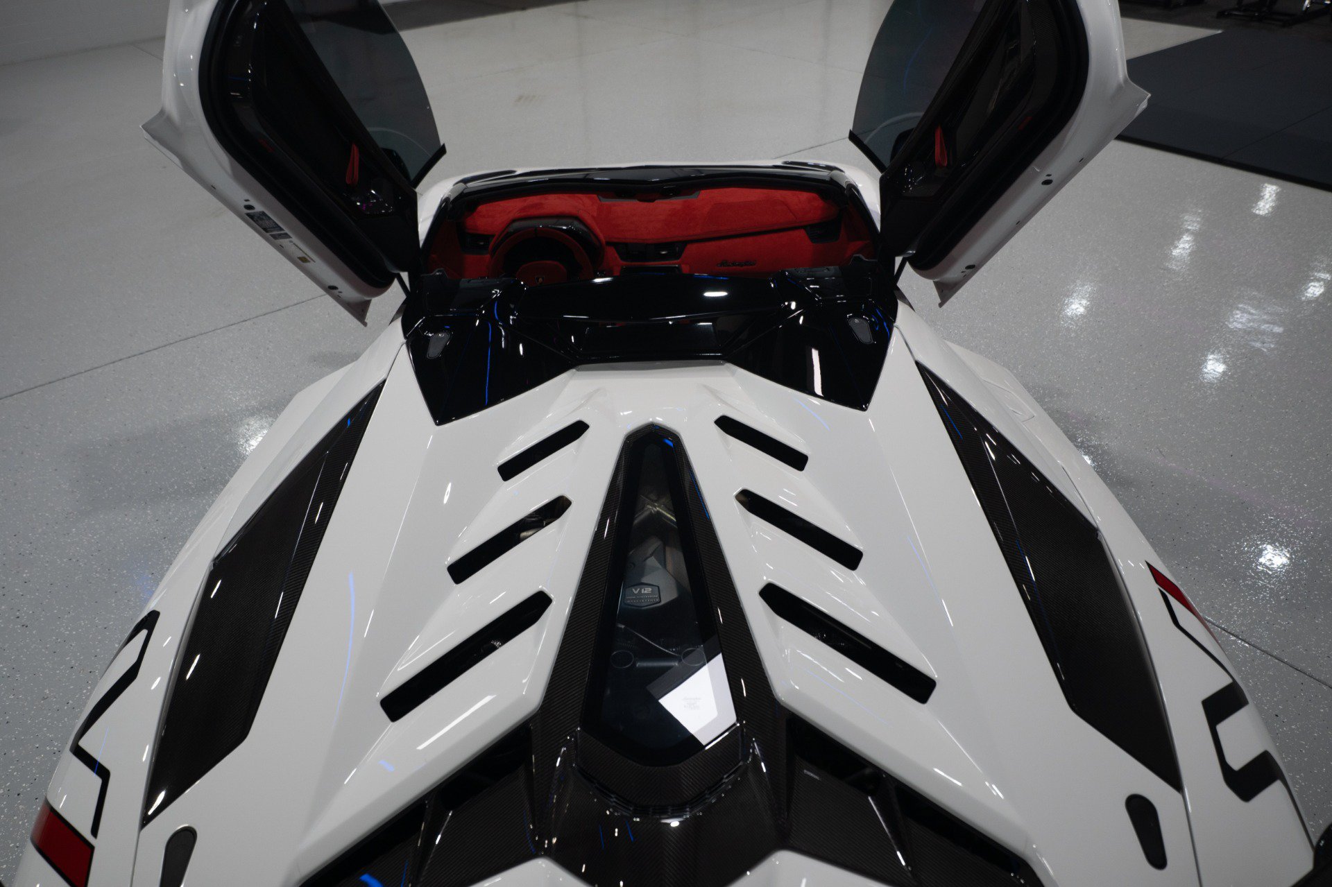 Used 2020 Lamborghini Aventador SVJ AWD/4WD image 14