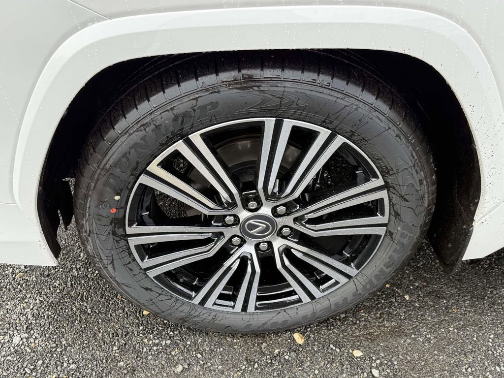 New 2026 Lexus LX 700h Luxury image 7