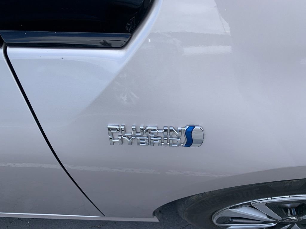 Used 2017 Toyota Prius Prime Advanced w/ Preferred Accessory Package image 6