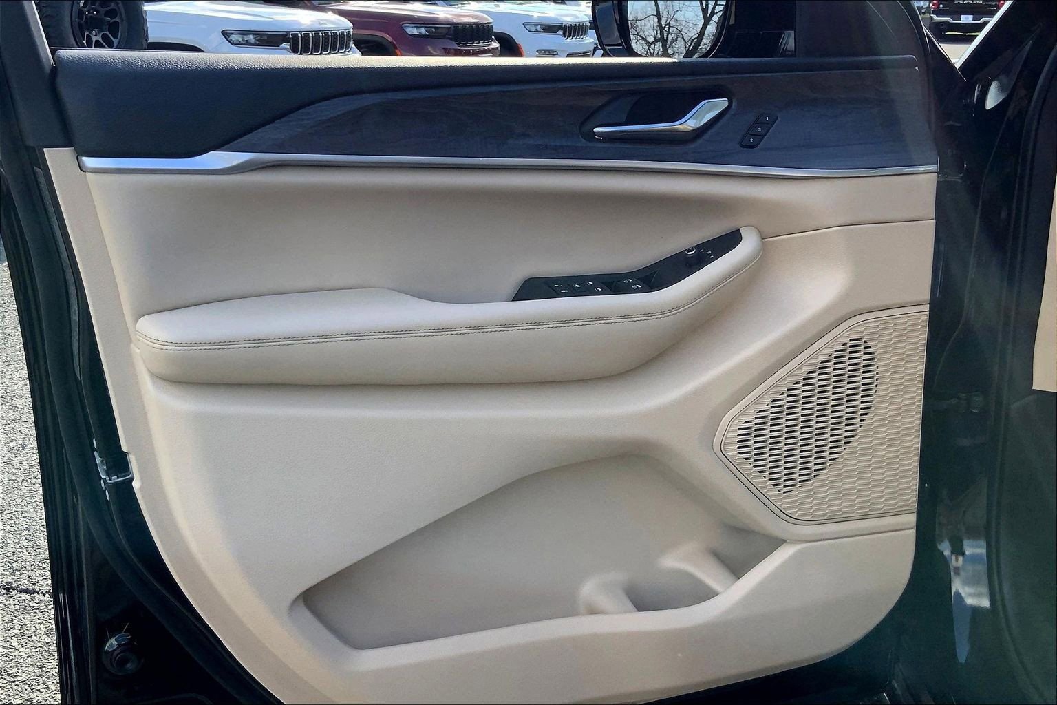 Certified 2023 Jeep Grand Cherokee Limited image 21
