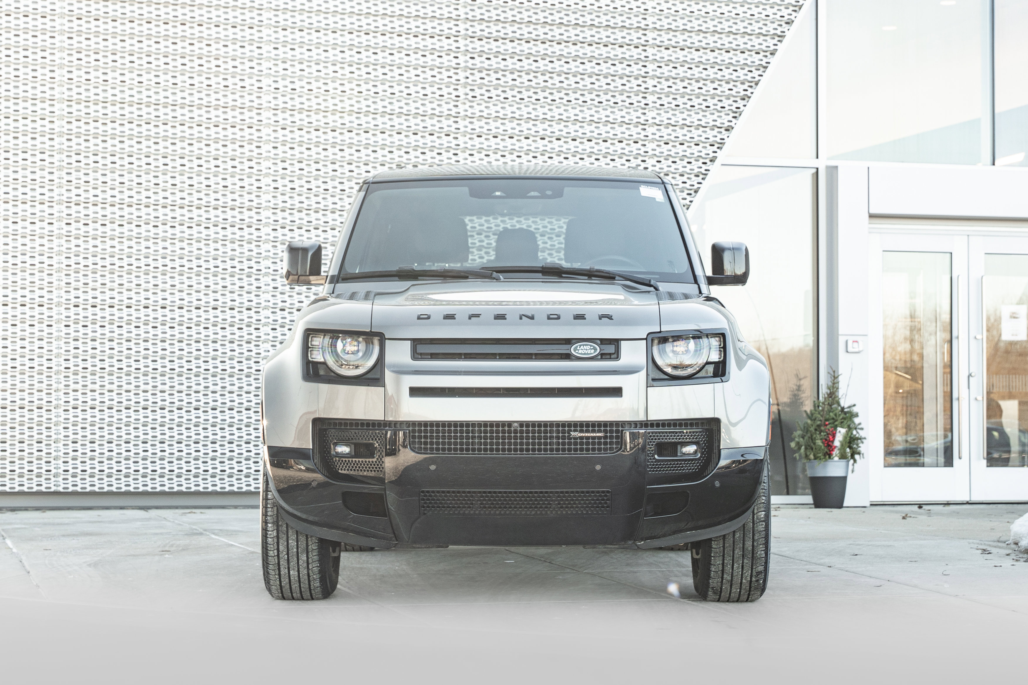 Used 2023 Land Rover Defender 90 X-Dynamic SE image 34