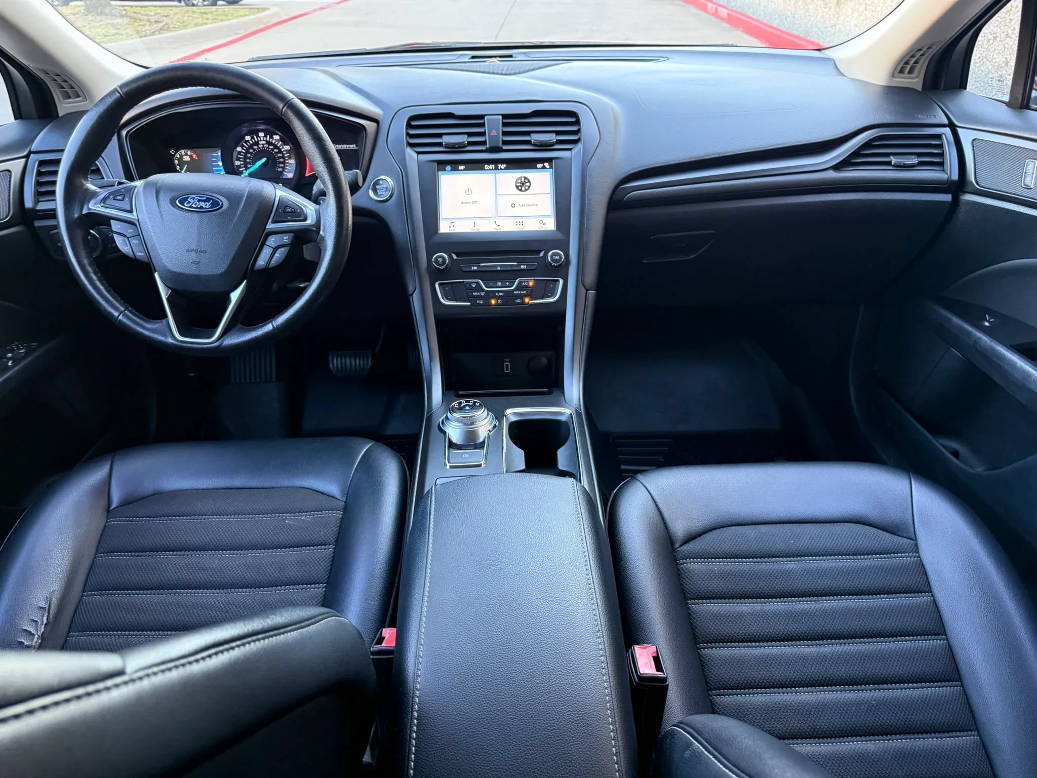 Used 2018 Ford Fusion SE w/ Equipment Group 201A FWD image 11