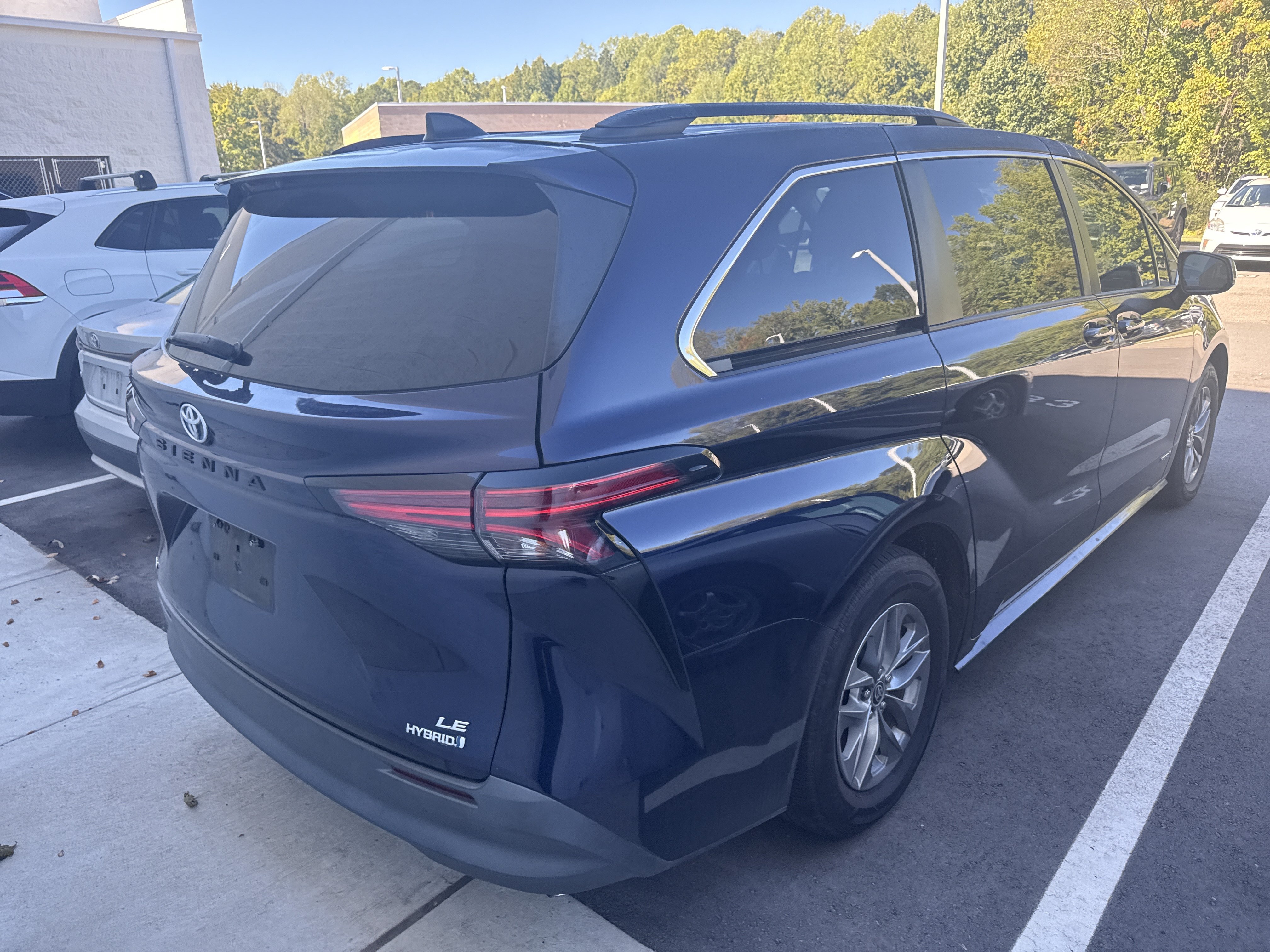 Used 2021 Toyota Sienna LE w/ LE Plus Package AWD/4WD image 7