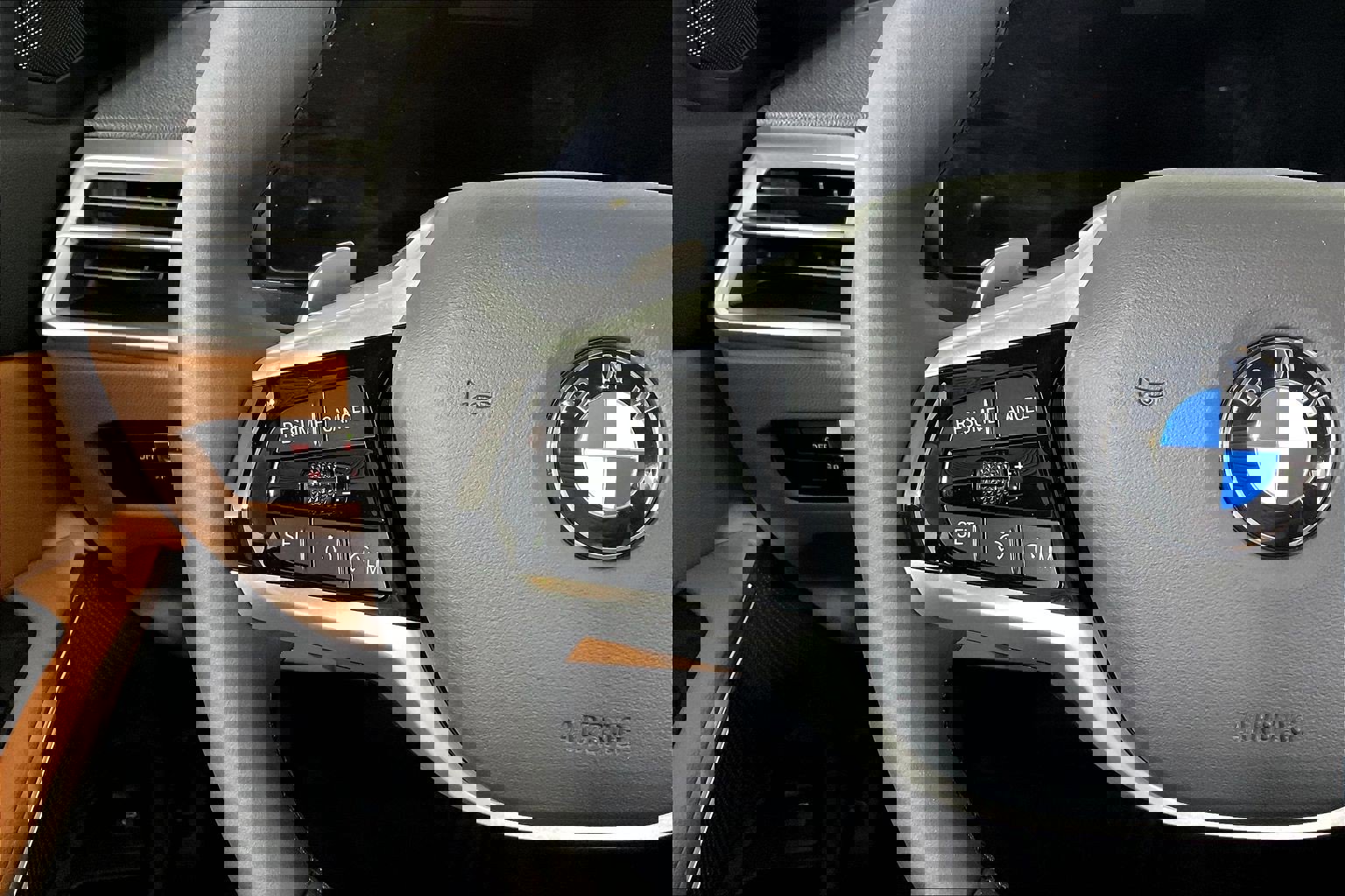 Certified 2025 BMW 330i xDrive Sedan w/ Convenience Package image 18