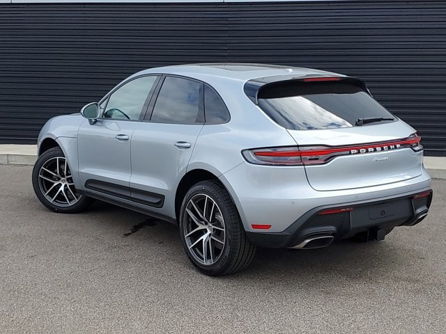 Used 2025 Porsche Macan AWD/4WD image 3
