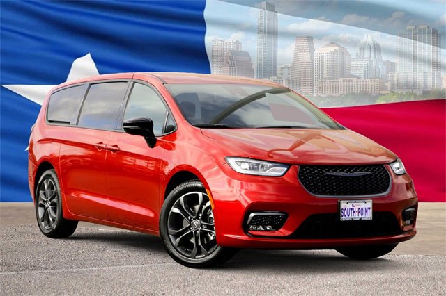 New 2026 Chrysler Pacifica Select