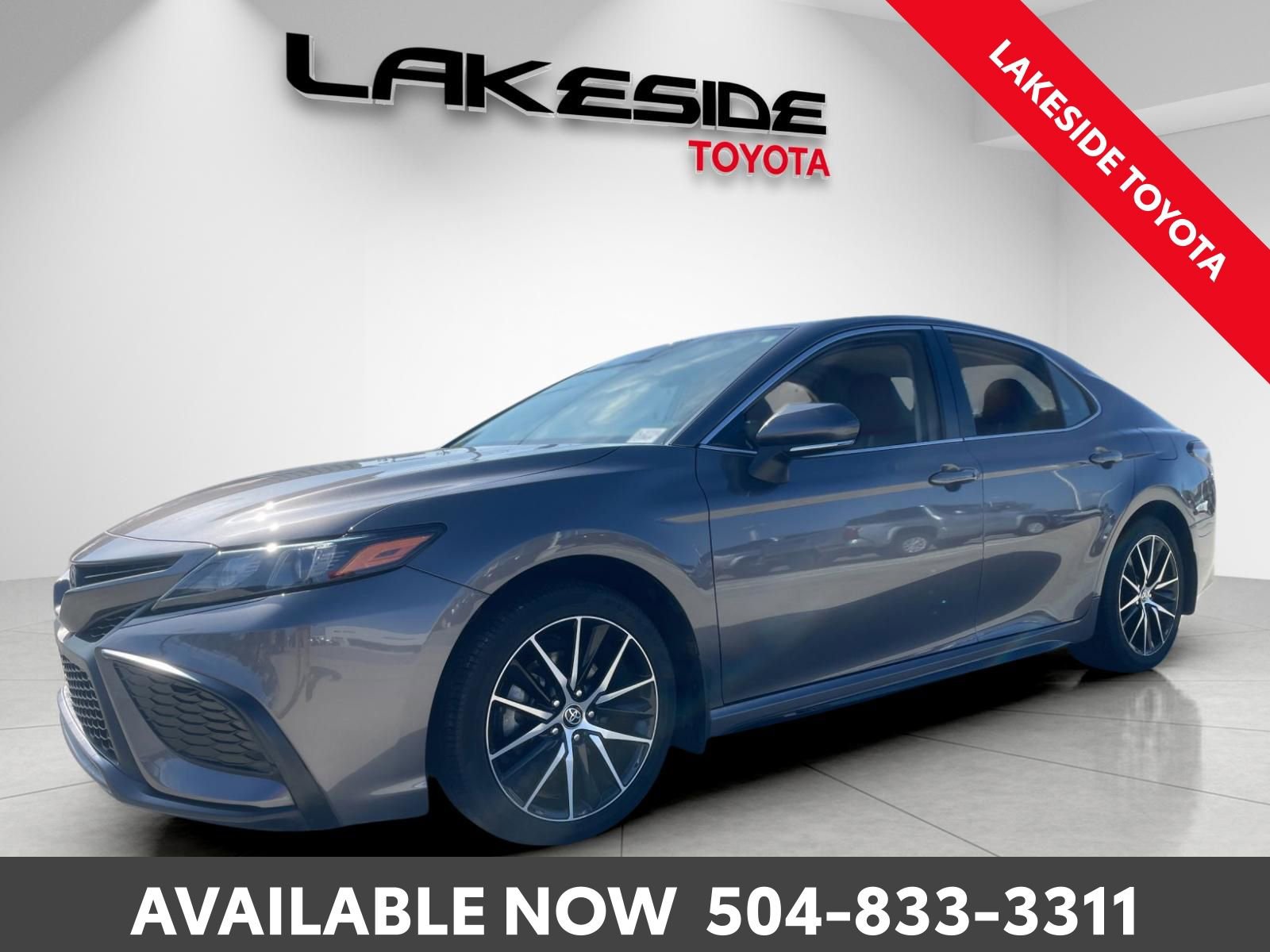 Used 2023 Toyota Camry SE image 2