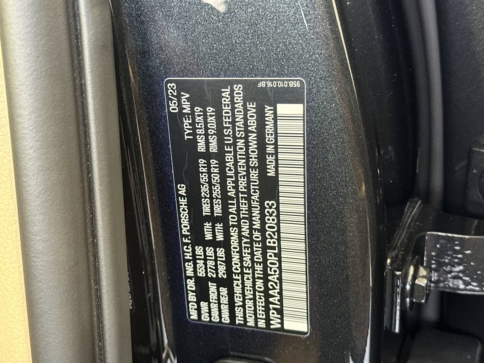 Certified 2023 Porsche Macan AWD/4WD image 35