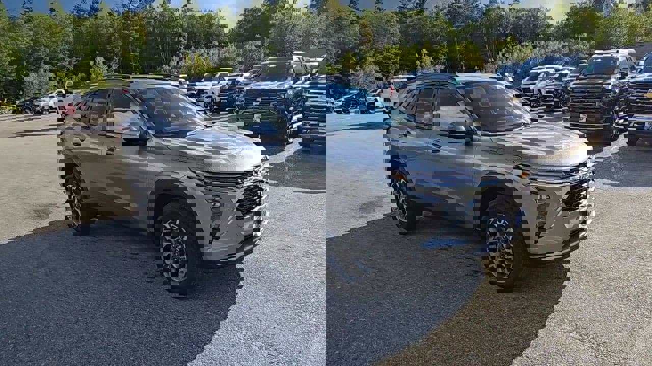 New 2025 Chevrolet Trax LT w/ Driver Confidence Package image 38